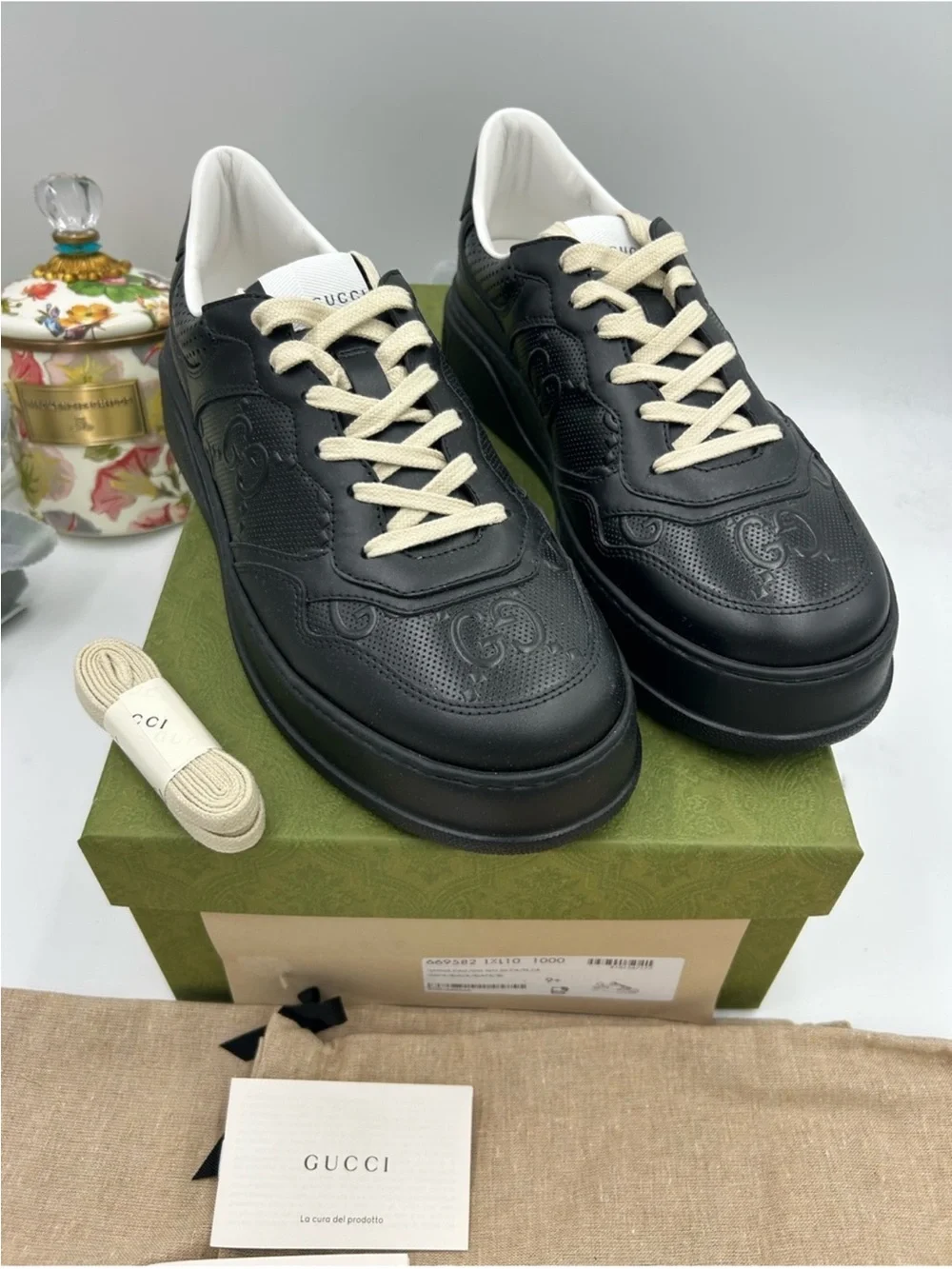 Men’s Gucci, Gigi embossed leather sneakers size 9.5 it’s 10.5 US made in Italy